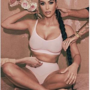 NEW SKIMS Sculpting Mid Waist Briefs- Medium